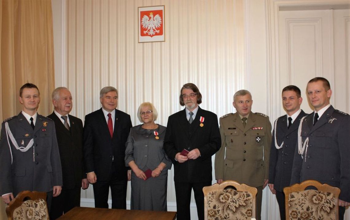 Rodzice trzech żołnierzy odznaczeni medalami