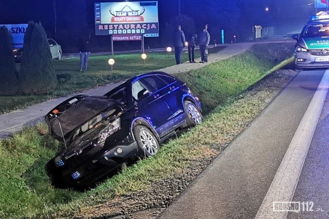 ? Rogi/DK19: Honda w rowie. Pomocy udzielili strażnicy graniczni