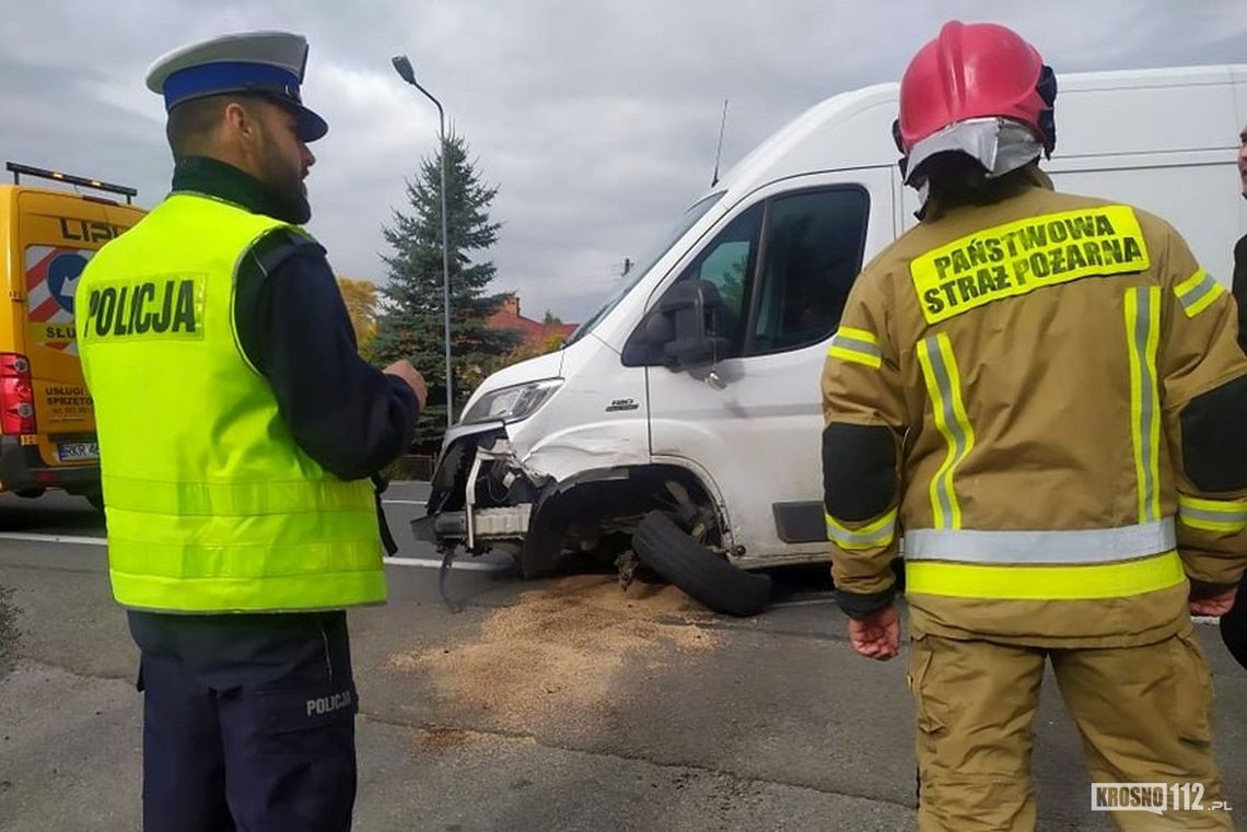 ? Rogi/DK19: Zderzenie suzuki i kurierskiego busa