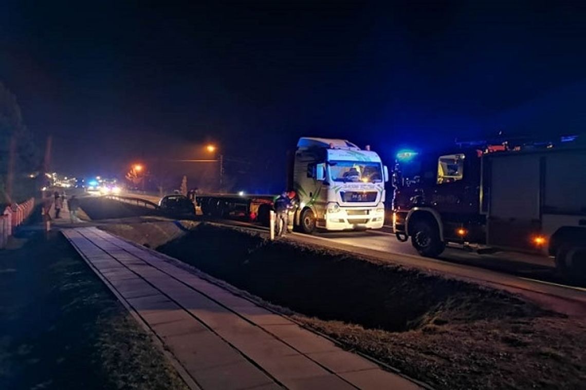 ROGI: Kolizja tira i dwóch osobówek na DK19