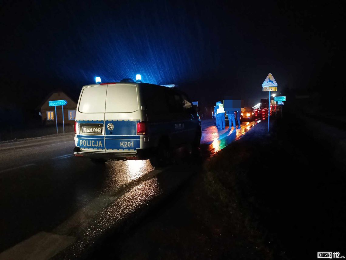 Rogi. Uszkodził dwa auta i oddalił się z miejsca zdarzenia.