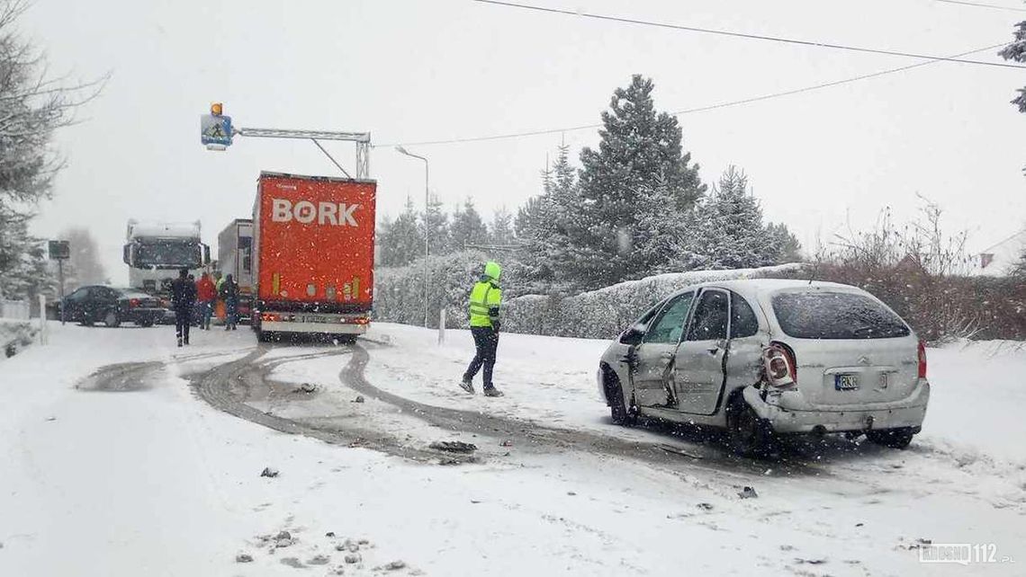 Rogi. Wjechał ciężarówką w citroena