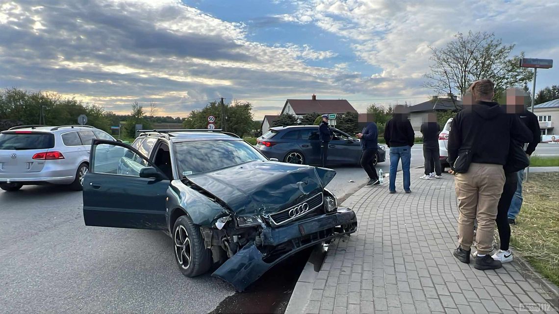 Rogi. Zderzenie dwóch samochodów osobowych Rogi. Zderzenie dwóch samochodów osobowych