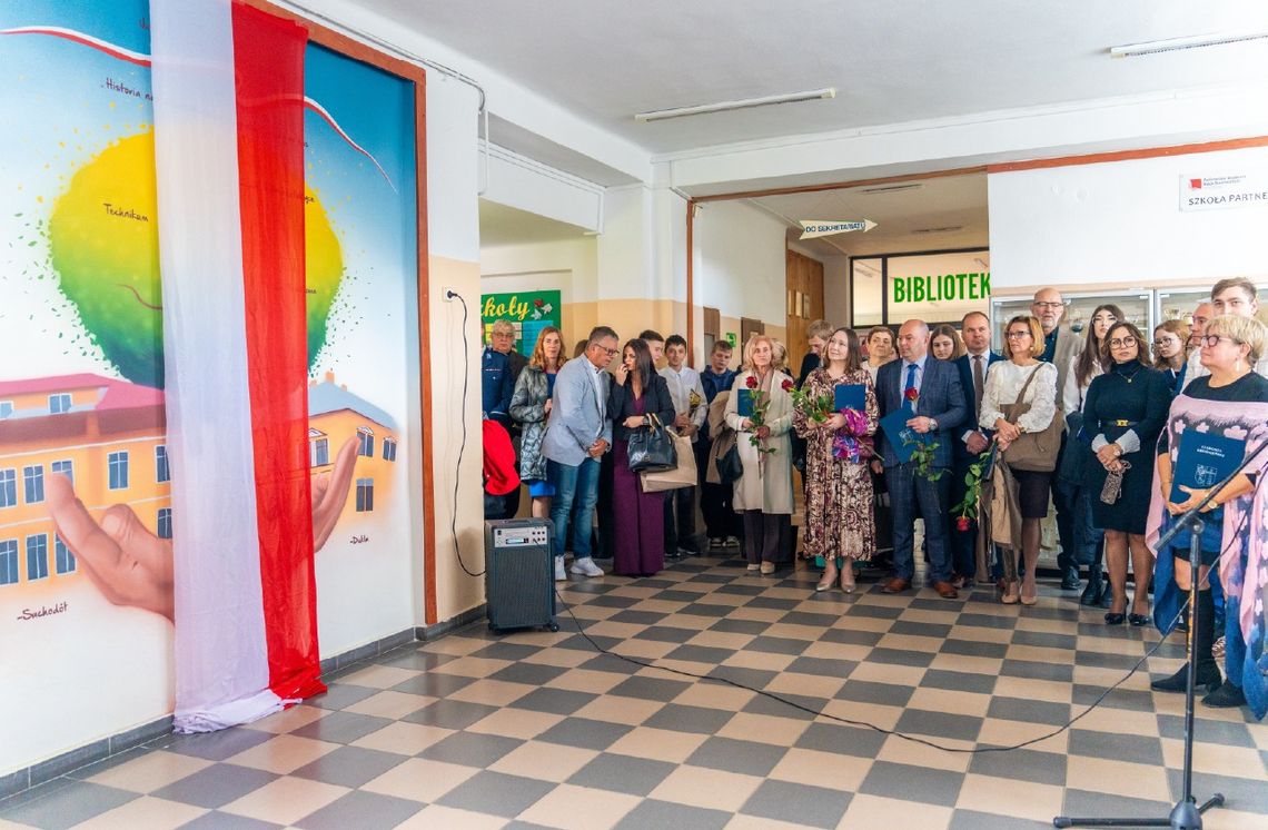 Rok Jubileuszowy w Zespole Szkół w Iwoniczu. Odsłonięto wyjątkowy mural Rok Jubileuszowy w Zespole Szkół w Iwoniczu. Odsłonięto wyjątkowy mural