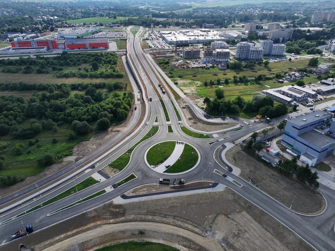 Rondo przy ciepłowni i ul. Sikorskiego niemal gotowe. Otwarcie coraz bliżej, potem zmiany w ruchu Rondo przy ciepłowni i ul. Sikorskiego niemal gotowe. Otwarcie coraz bliżej, potem zmiany w ruchu