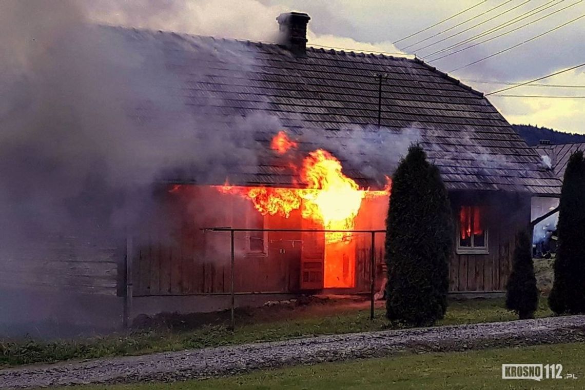 RÓWNE: Pożar drewnianego domu. Wewnątrz miała być kobieta