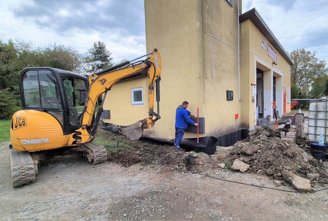 Rozbudowa remizy w Jaszczwi. Etap II nabiera tempa Rozbudowa remizy w Jaszczwi. Etap II nabiera tempa