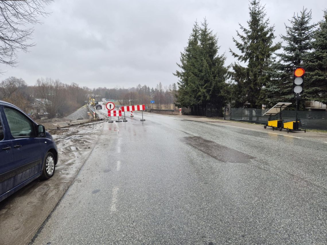 Ruch wahadłowy na DK19 w Wyżnem i Iskrzyni Ruch wahadłowy na DK19 w Wyżnem i Iskrzyni