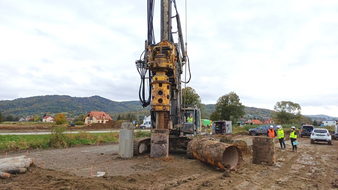 Ruszyły prace palowe na kolejnych odcinkach budowy drogi ekspresowej S19