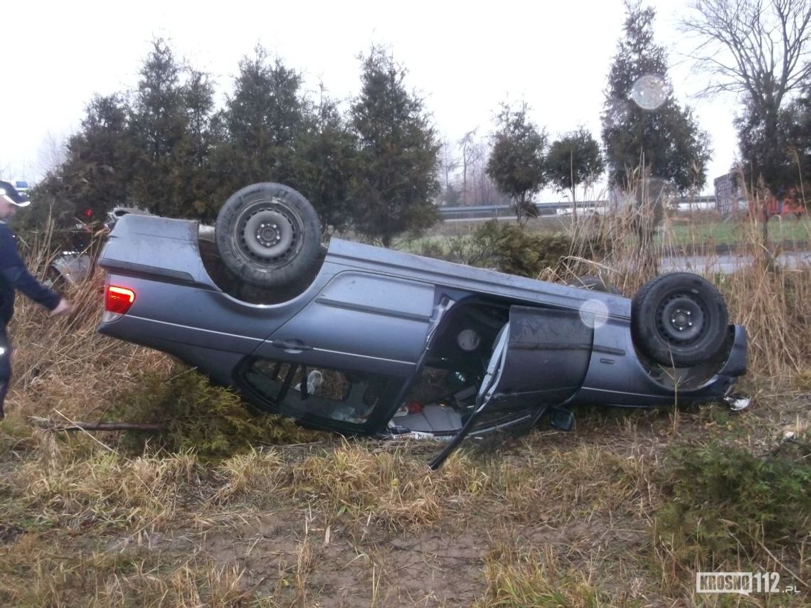 RYMANÓW: Dachowanie BMW - kierowcy brak