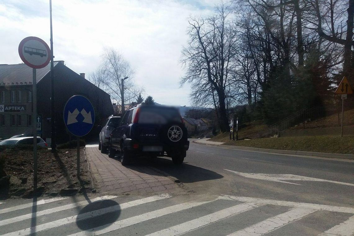 RYMANÓW: Nieodpowiedzialne "niedzielne" parkowanie