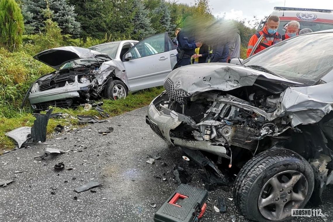 ? Rymanów/Nowa Wieś: Czołowe zderzenie volkswagena i toyoty
