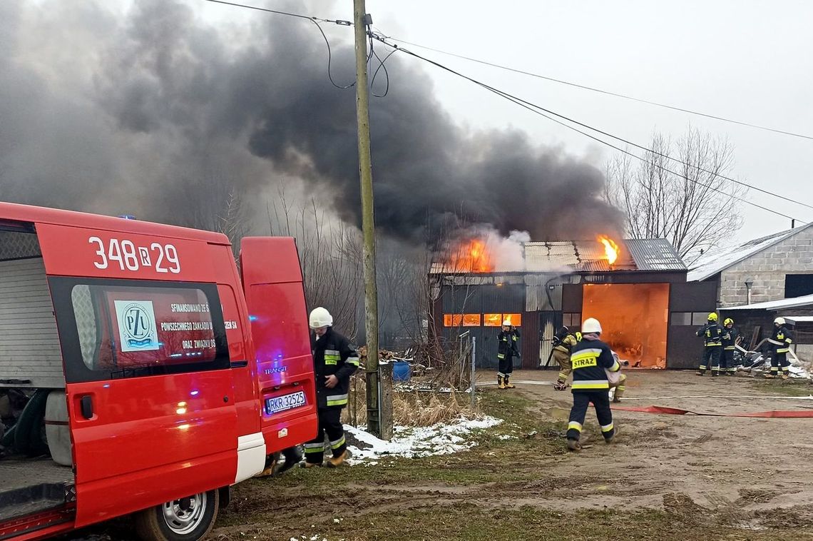 ? Rymanów/Nowa Wieś. Pożar garażu, samochód wewnątrz