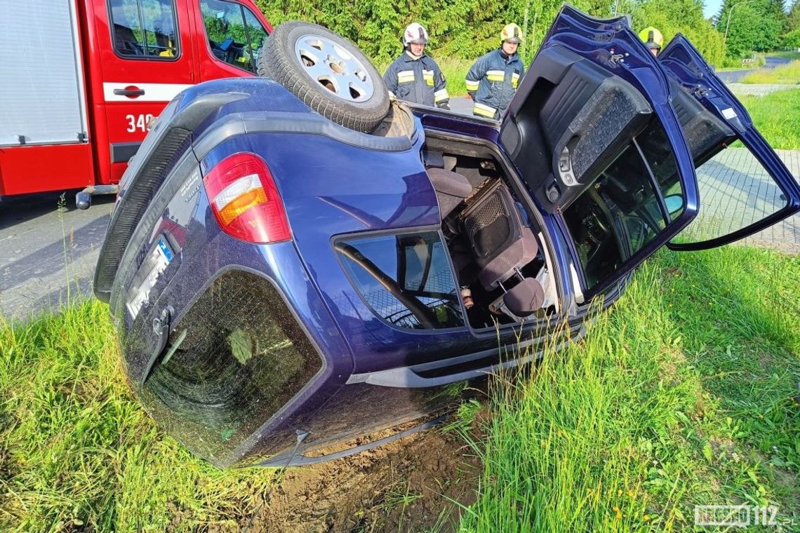? Rymanów: Oplem wjechała do rowu. W pojeździe dwójka dzieci