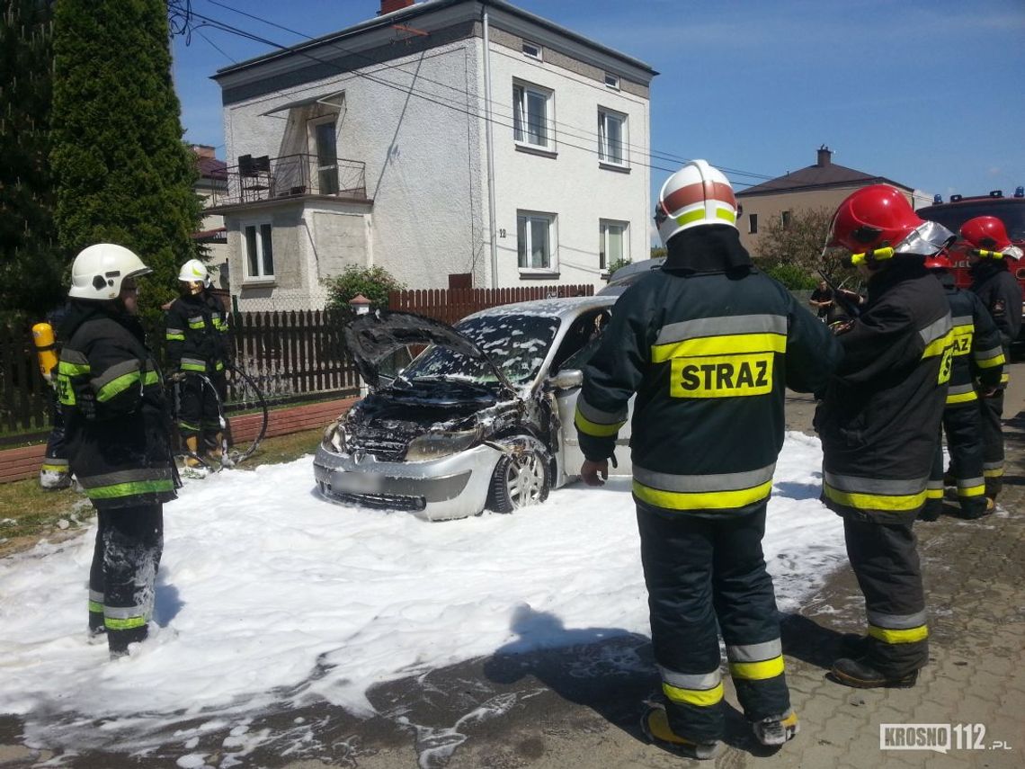 Rymanów: Samozapłon samochodu. Strażacy w akcji