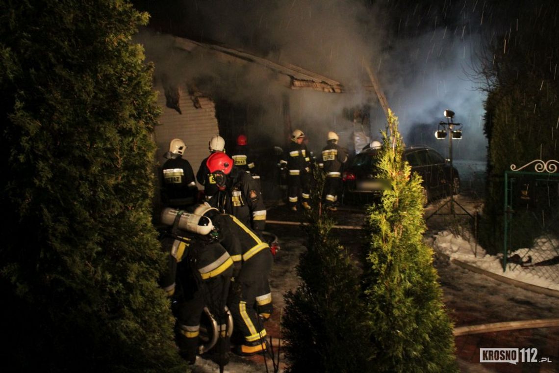 RYMANÓW: Tragiczny pożar domu. Dwie osoby w stanie krytycznym