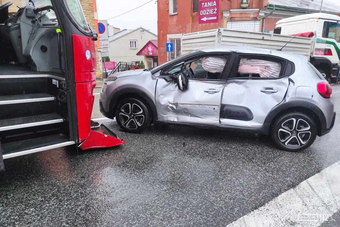 Rymanów. Zderzenie autobusu z osobówką [AKTUALIZACJA]