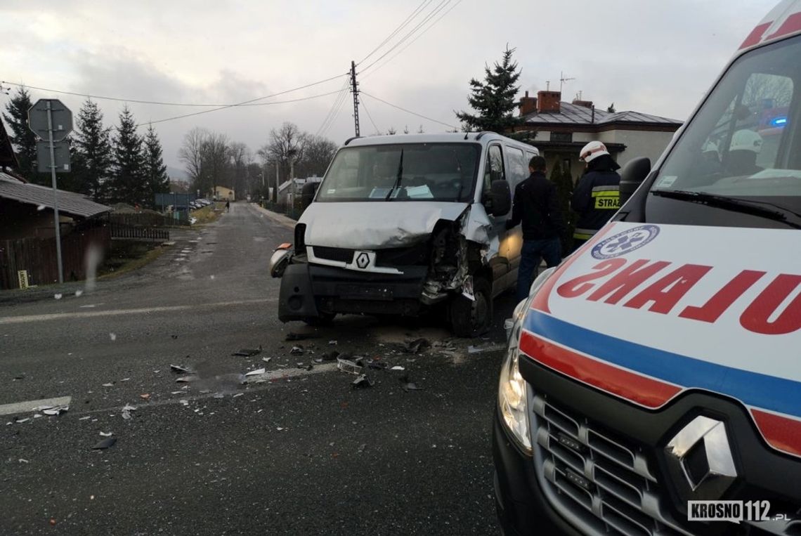 RYMANÓW: Zderzenie busa z osobówką na DK28