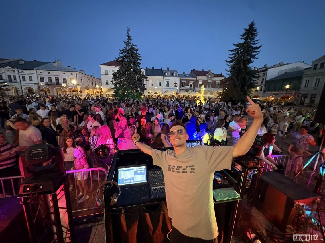 Rynek znów tętnił muzyką i tańcem. Krośnieńska Potańcówka z DJ Capone JR