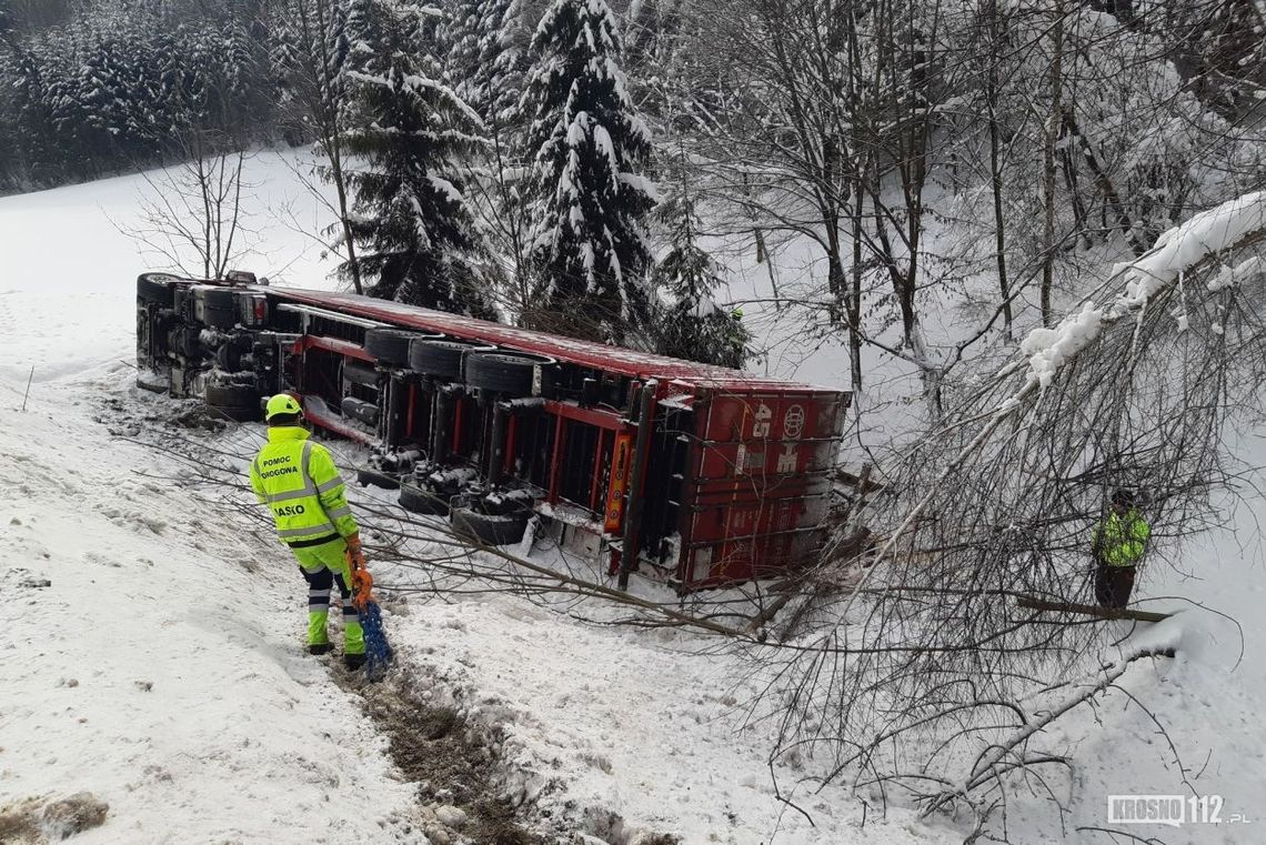 ? Samochód ciężarowy wypadł z drogi. Utrudnienia na DK19 w Nowej Wsi