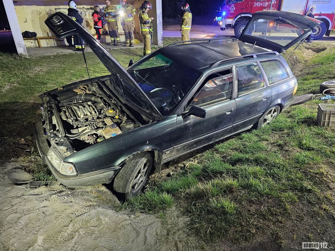 Samochód w rowie. Kolizja w Jasionce Samochód w rowie. Kolizja w Jasionce