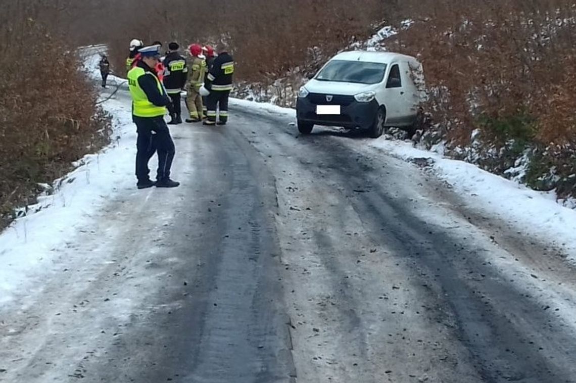 Samochód wciągnął 40-letniego kierowcę pod koła. Mężczyzna nie żyje