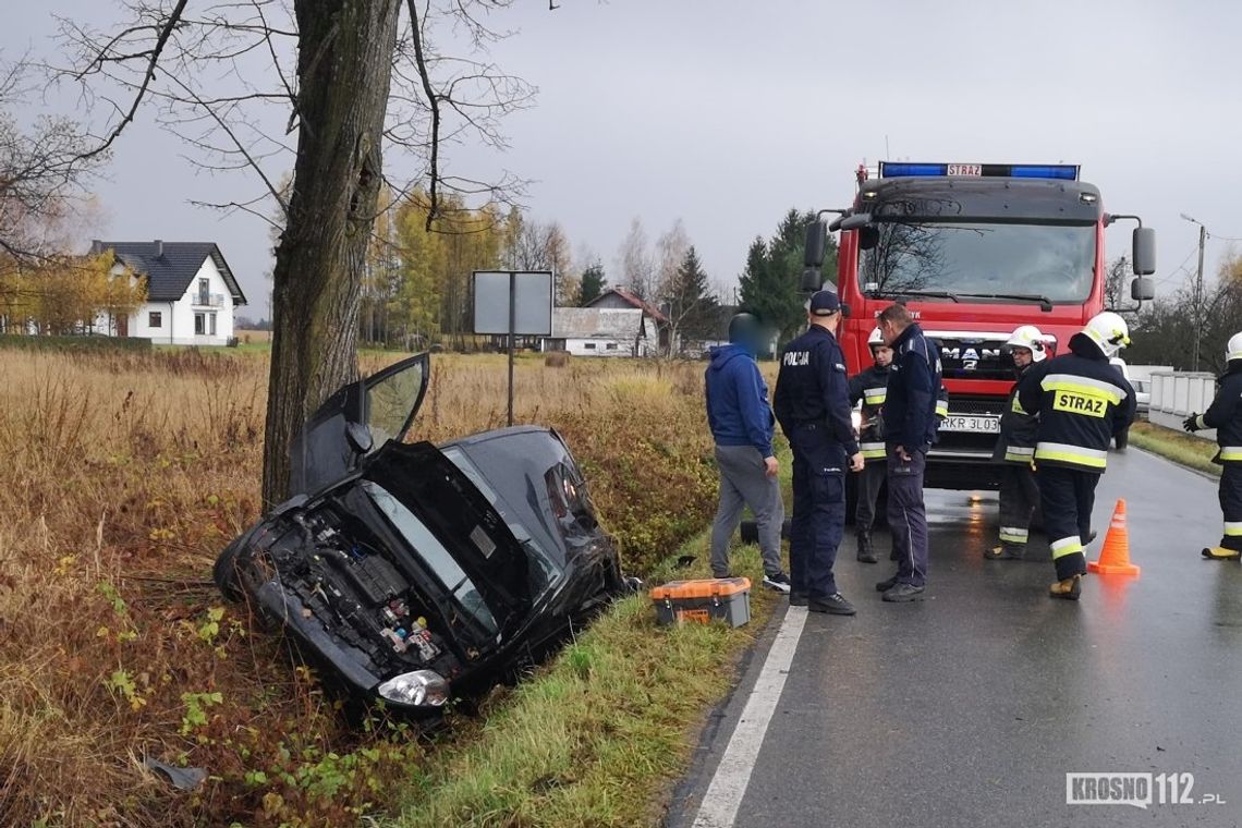 Samochód wpadł w poślizg. Interweniowały służby ratunkowe
