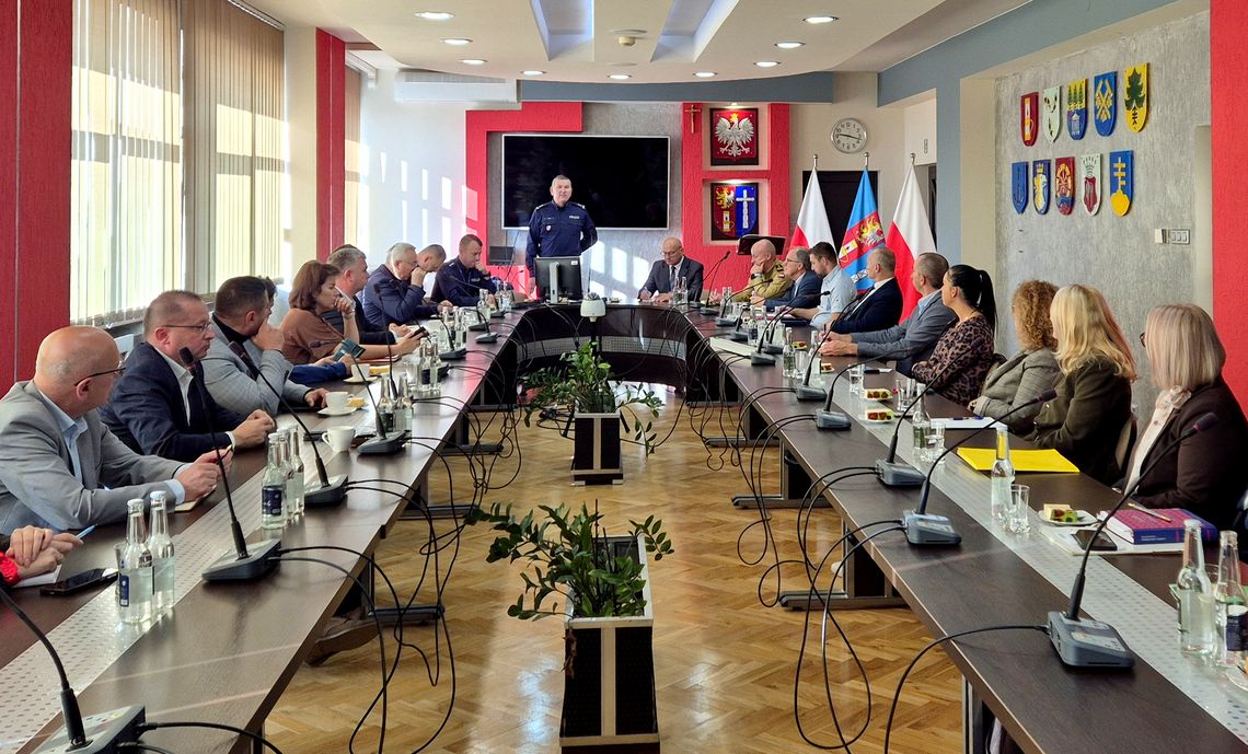 Samorząd, policja i szkoły wspólnie o bezpieczeństwie uczniów. Będą szkolenia i nowe procedury Samorząd, policja i szkoły wspólnie o bezpieczeństwie uczniów. Będą szkolenia i nowe procedury