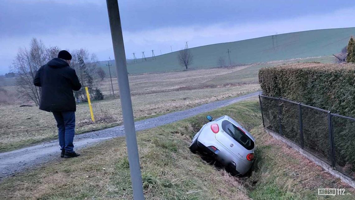 Fiatem wjechał do rowu na granicy Łężan i Targowisk [AKTUALIZACJA]