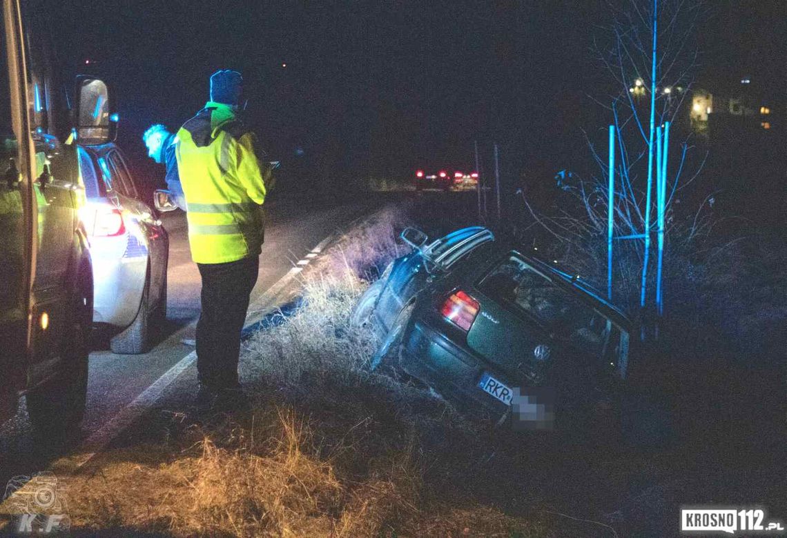 Volkswagen w rowie w Chorkówce. Kierowca 1,8 promila