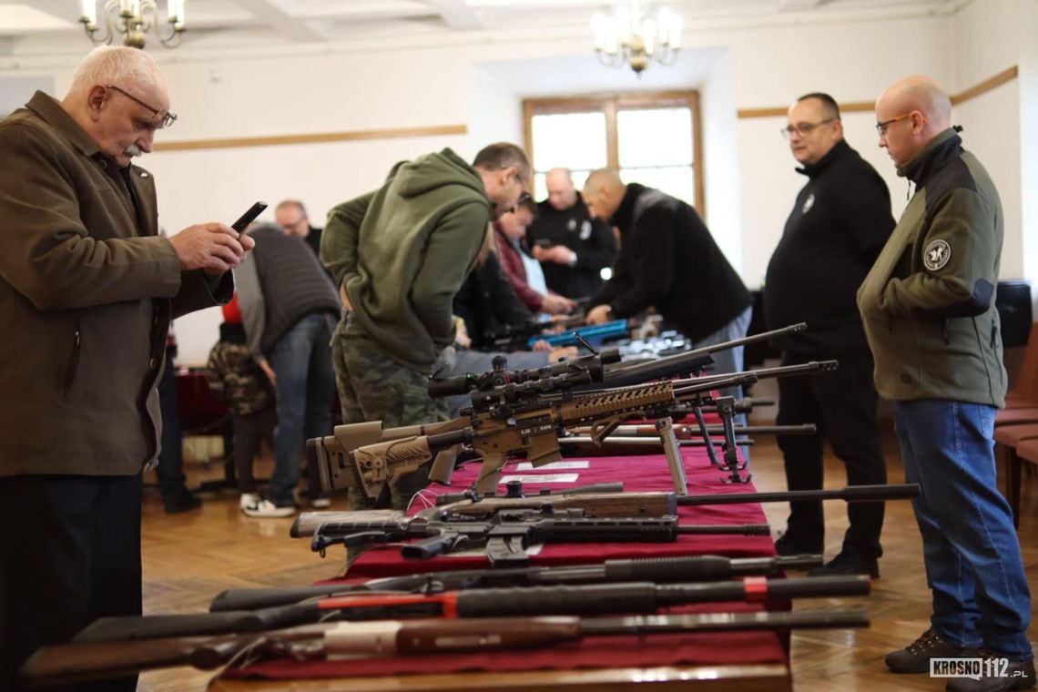 Setki osób odwiedziło Pokaz Broni Palnej Historycznej i Współczesnej w Dukli