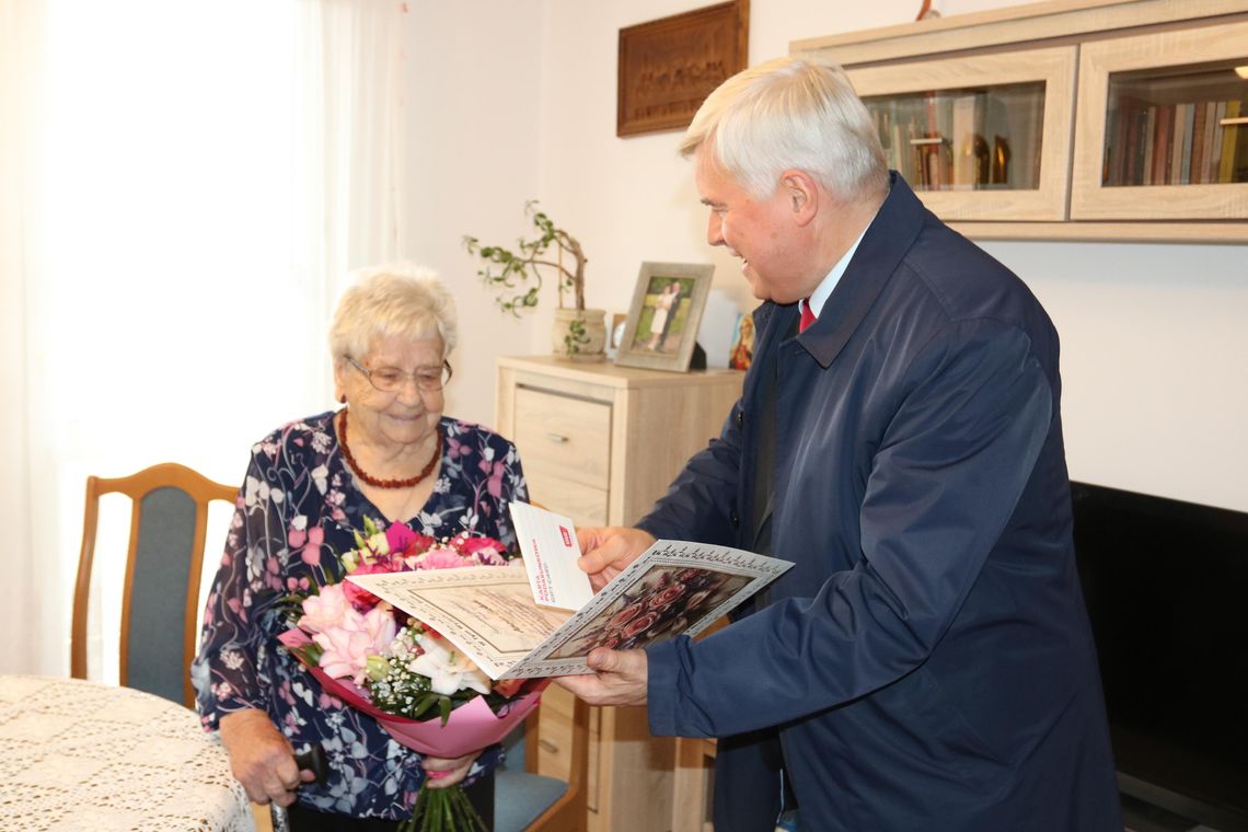 Setne urodziny Pani Anny Goleń. Prezydent Krosna złożył życzenia Jubilatce Setne urodziny Pani Anny Goleń. Prezydent Krosna złożył życzenia Jubilatce