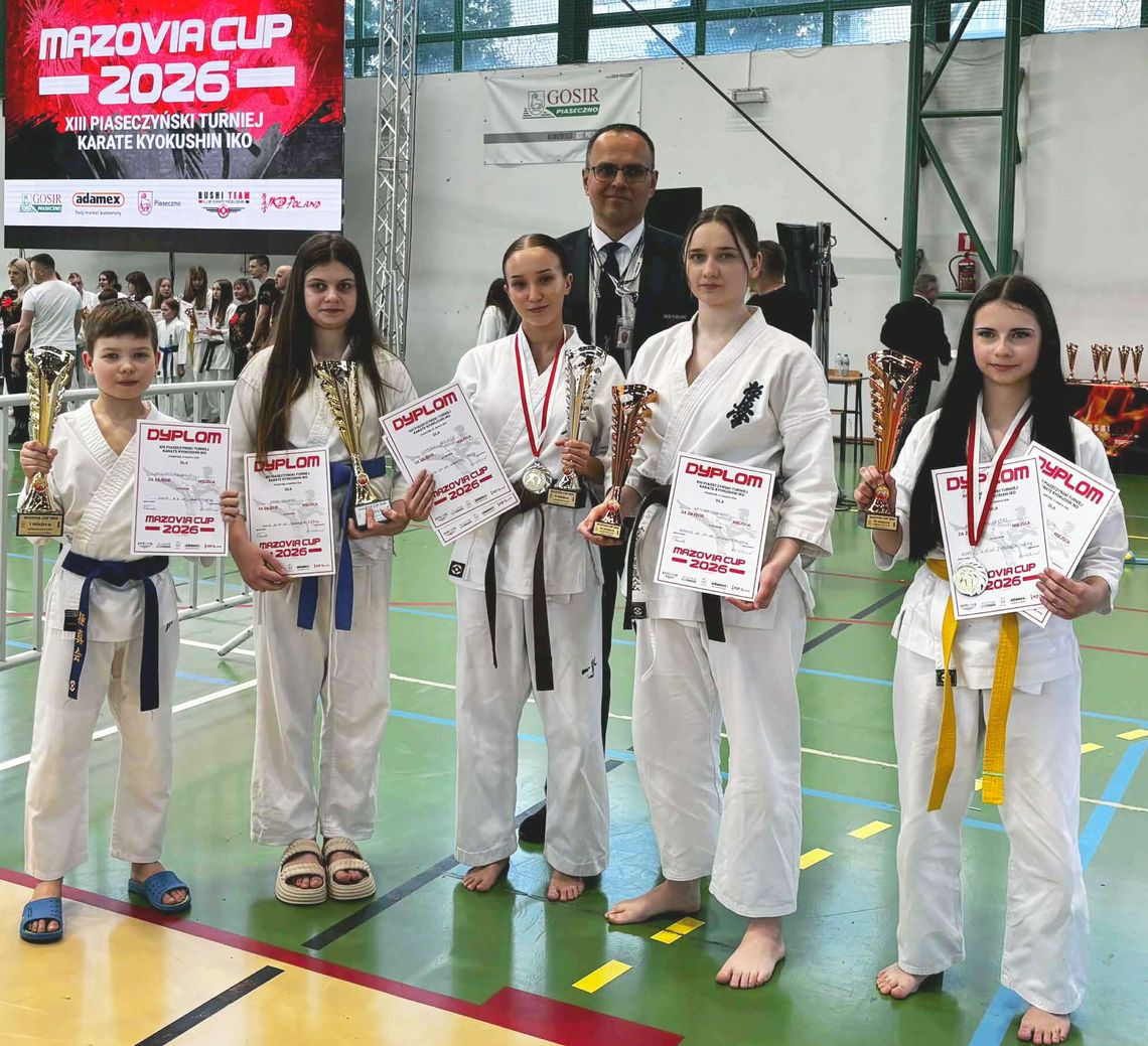 Siedem pucharów dla krośnieńskich karateków na Mazovia Cup w Piasecznie