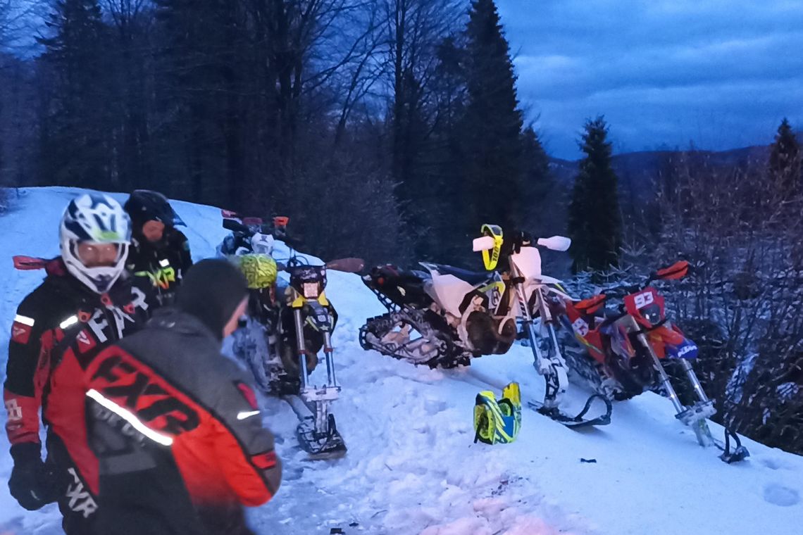 Siedmiu kierowców snowbike’ów Crossów ukaranych mandatami. Chcieli pojeździć po połoninach