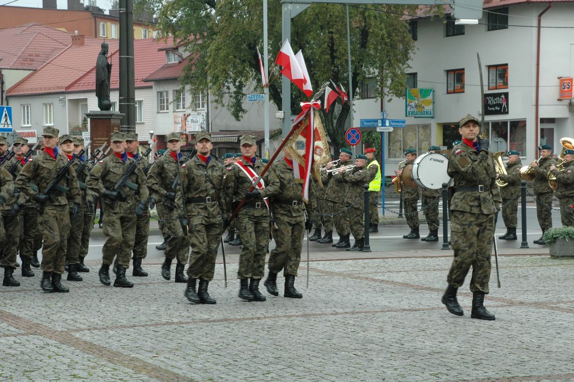 Ślubowanie Wojsk Obrony Terytorialnej na Rynku, utrudnienia w ruchu