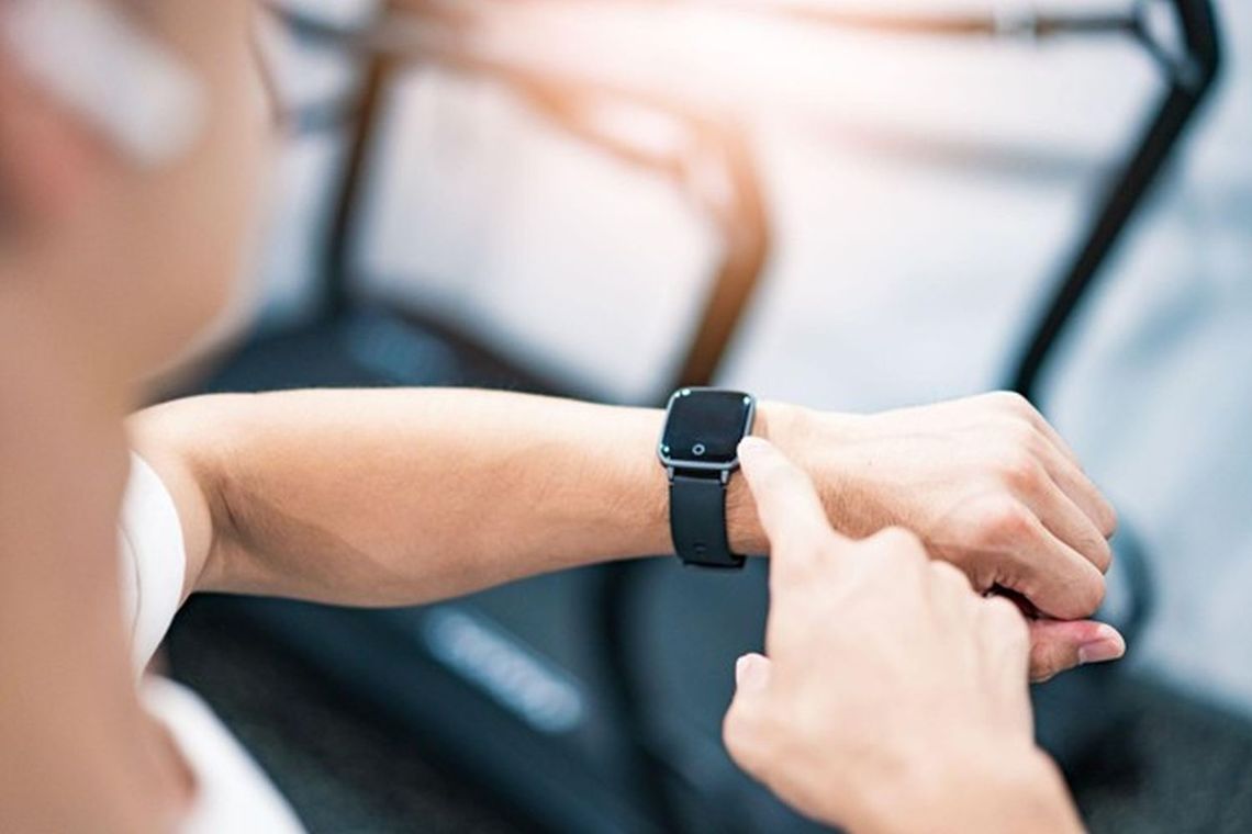 Smartwatch damski dla aktywnych kobiet – funkcje sportowe i fitness, które poprawią Twój styl życia