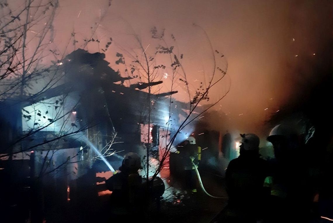 ? Śmierć mężczyzny w pożarze w Widaczu na styku powiatów strzyżowskiego i krośnieńskiego