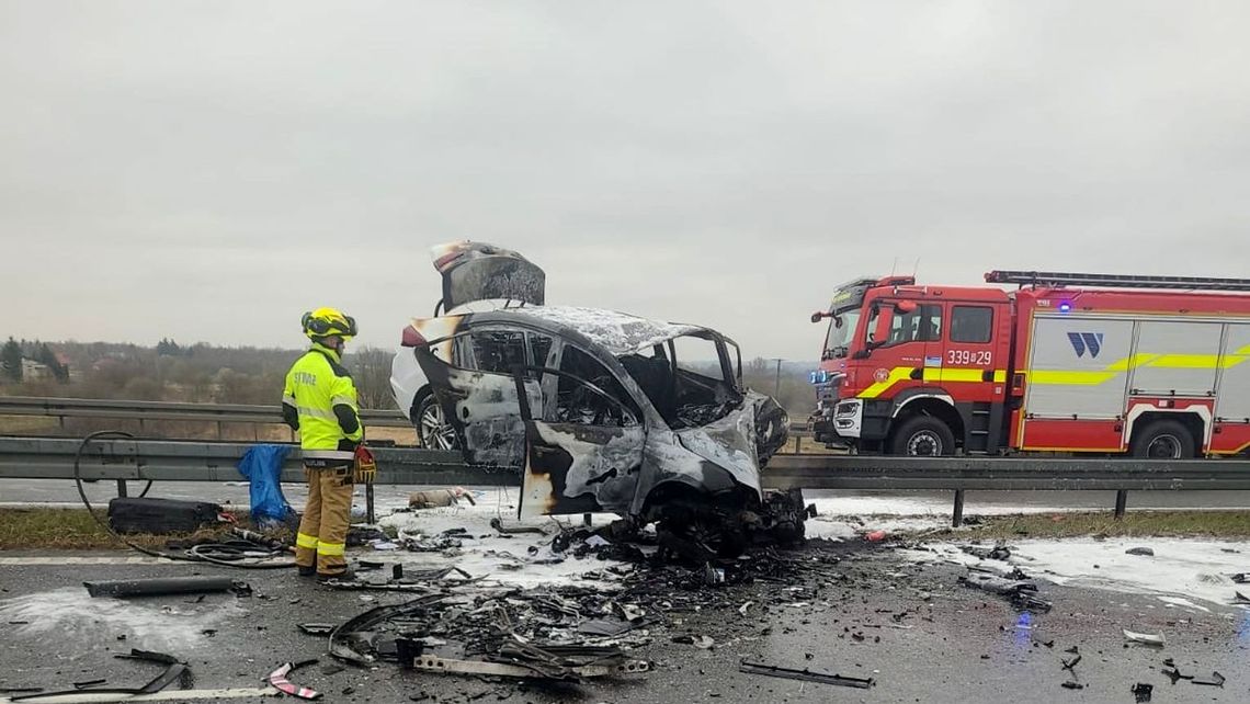 Śmierć w płomieniach na S19 pod Rzeszowem. Kierowca jechał pod prąd! Śmierć w płomieniach na S19 pod Rzeszowem. Kierowca jechał pod prąd!