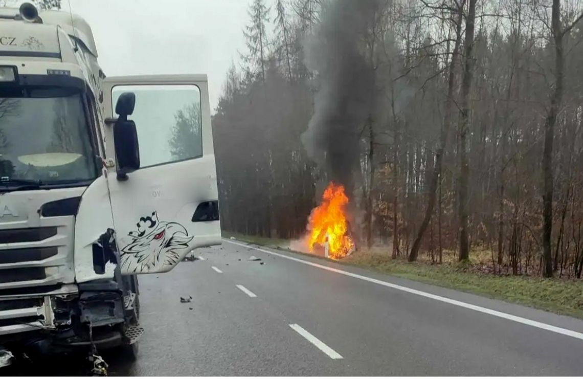 Śmiertelny wypadek na krajowej 9. W samochodzie spłonęła jedna osoba [AKTUALIZACJA]