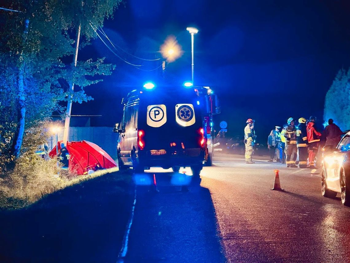 Śmiertelny wypadek w Jasienicy Rosielnej. 16-letni motocyklista uderzył w drzewo
