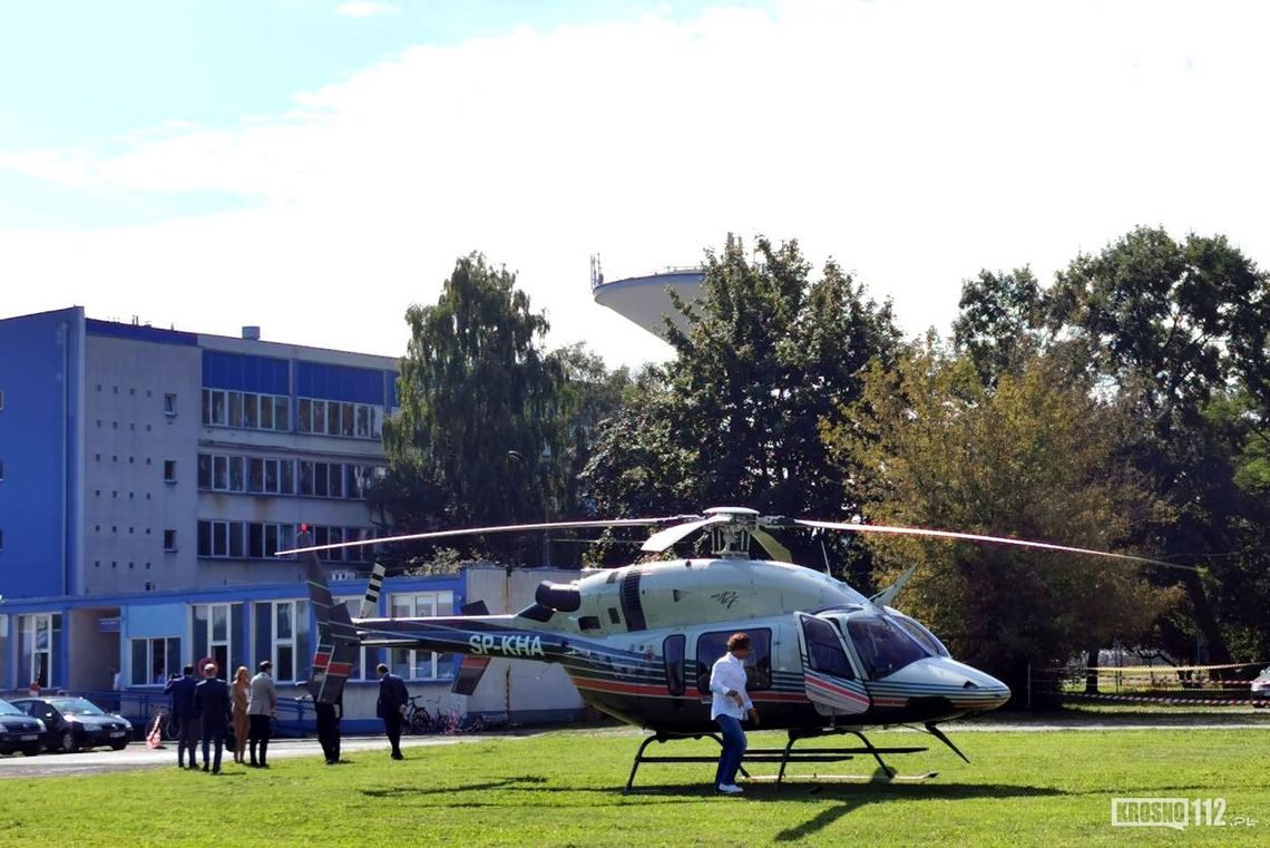 Śmigłowiec wylądował tuż przy krośnieńskiej hucie. Na pokładzie znany biznesmen