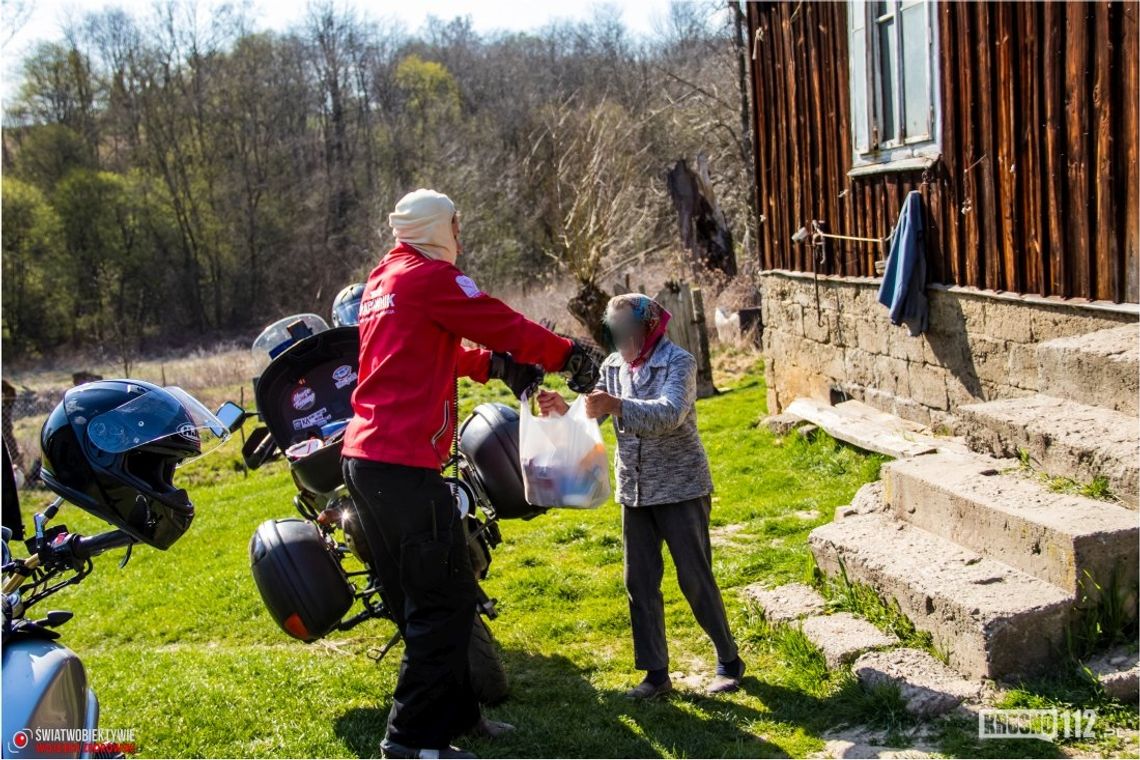 Solidarni z seniorami. Wolontariusze rozwieźli paczki z żywnością