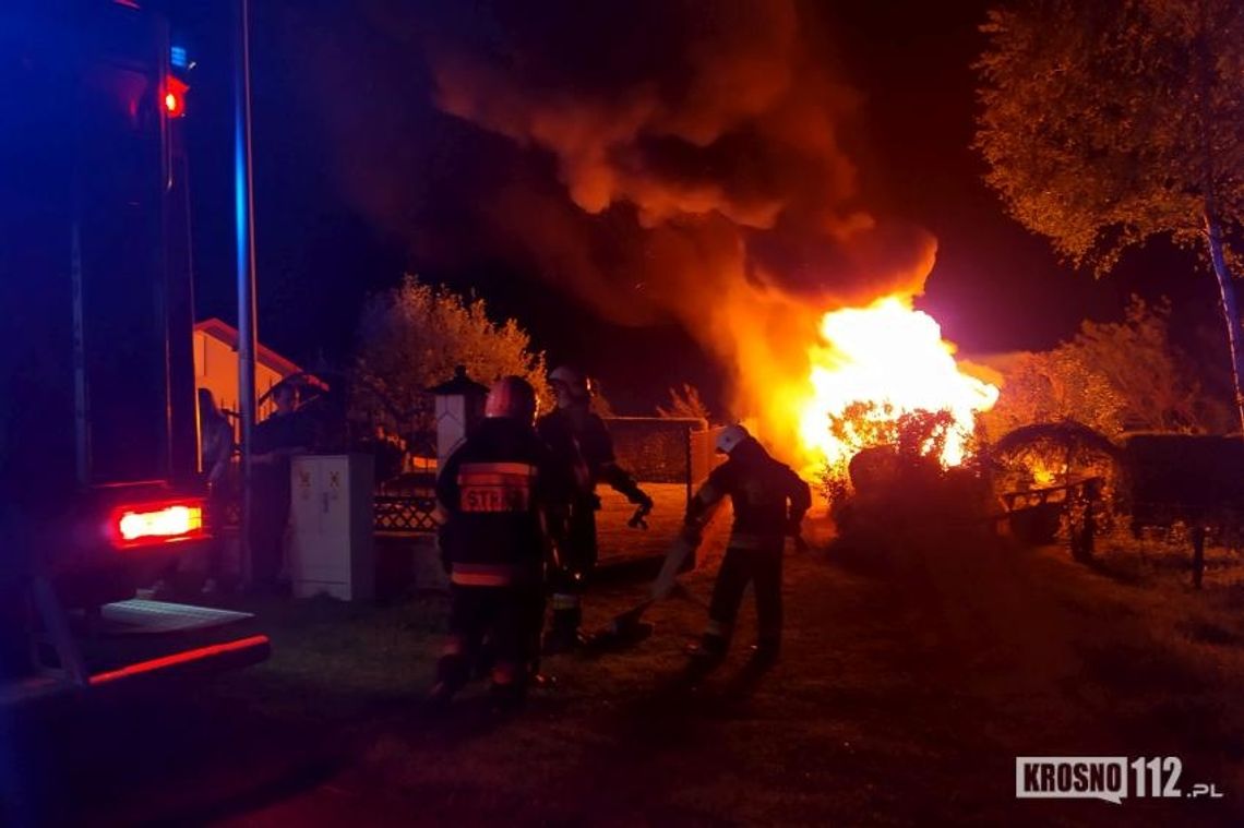 Spłonęła kolejna altana. Tym razem w Jedliczu przy ul. Zielonej