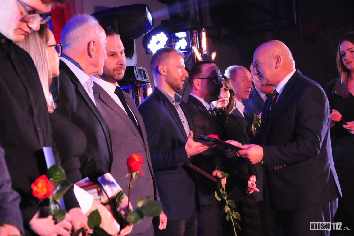 Sportowa gala powiatu krośnieńskiego. W Lubatowej nagrodzono najlepszych zawodników, trenerów i działaczy