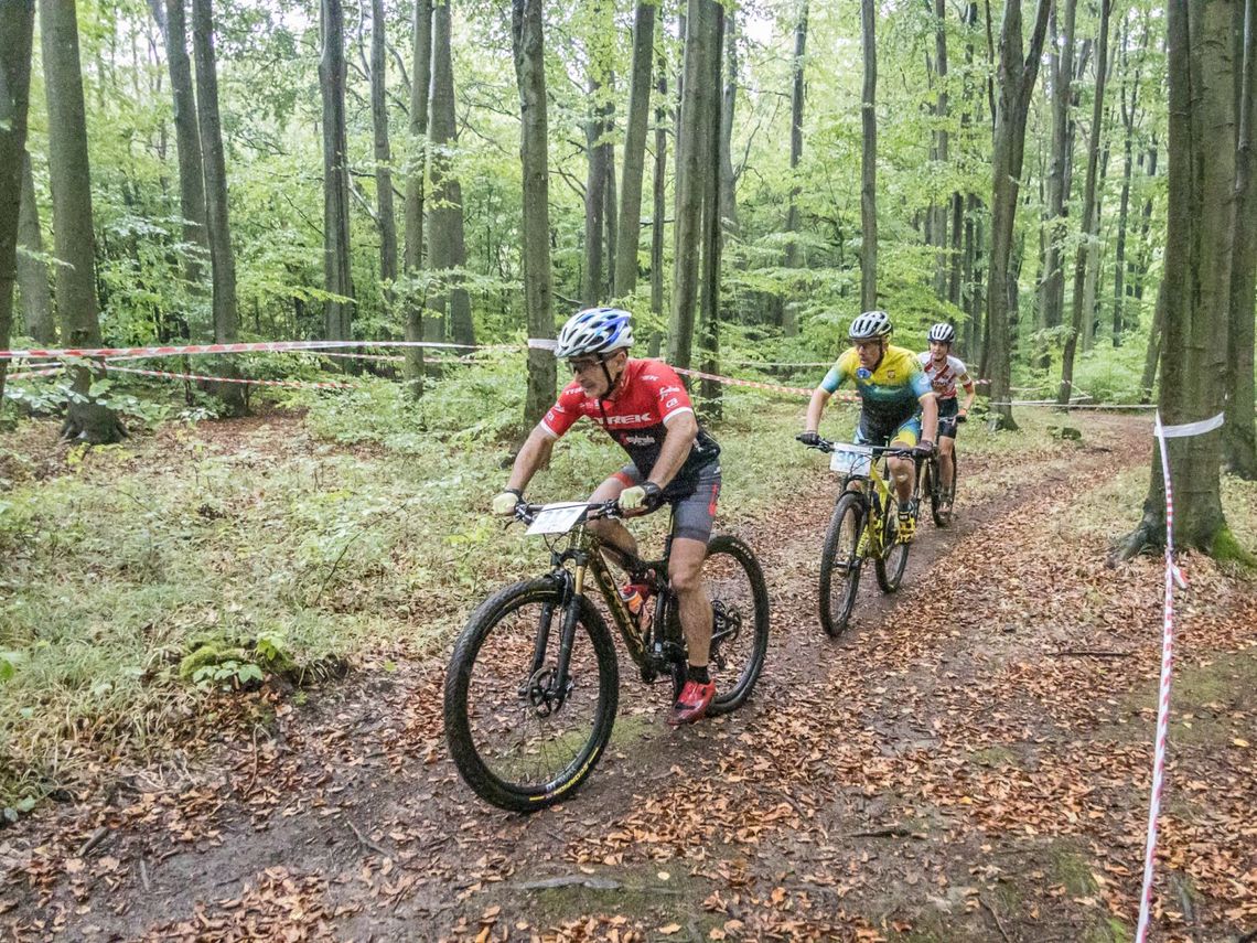 Sportowa walka i błoto po pas – tak wyglądał finał Podkarpackiej Ligi Rowerowej