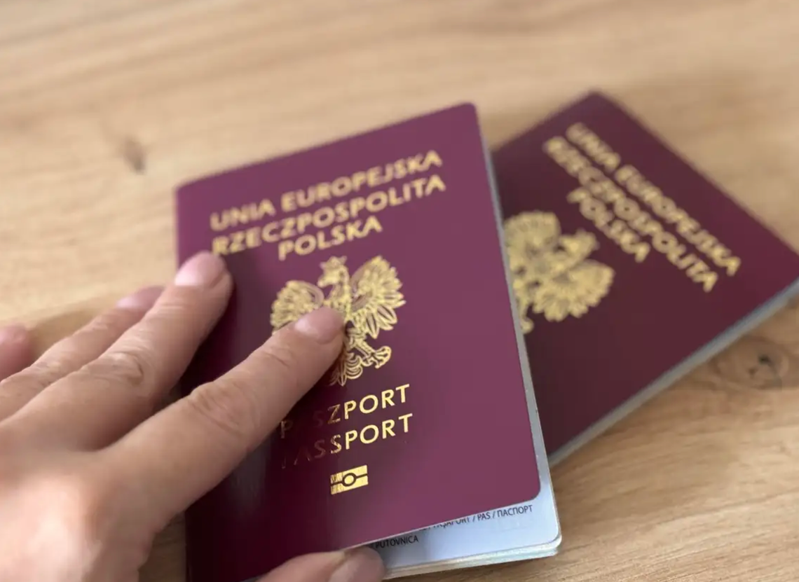 Sprawdź ważność paszportu przed wakacjami. Urząd ostrzega przed kolejkami