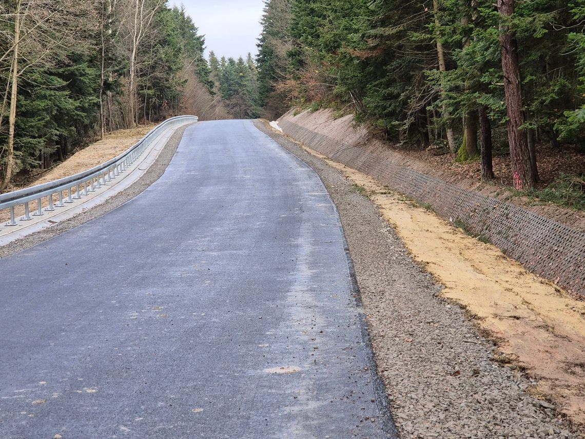 Stabilizacja osuwiska i odbudowa drogi w Bratkówce zakończona. Bezpieczny przejazd przywrócony