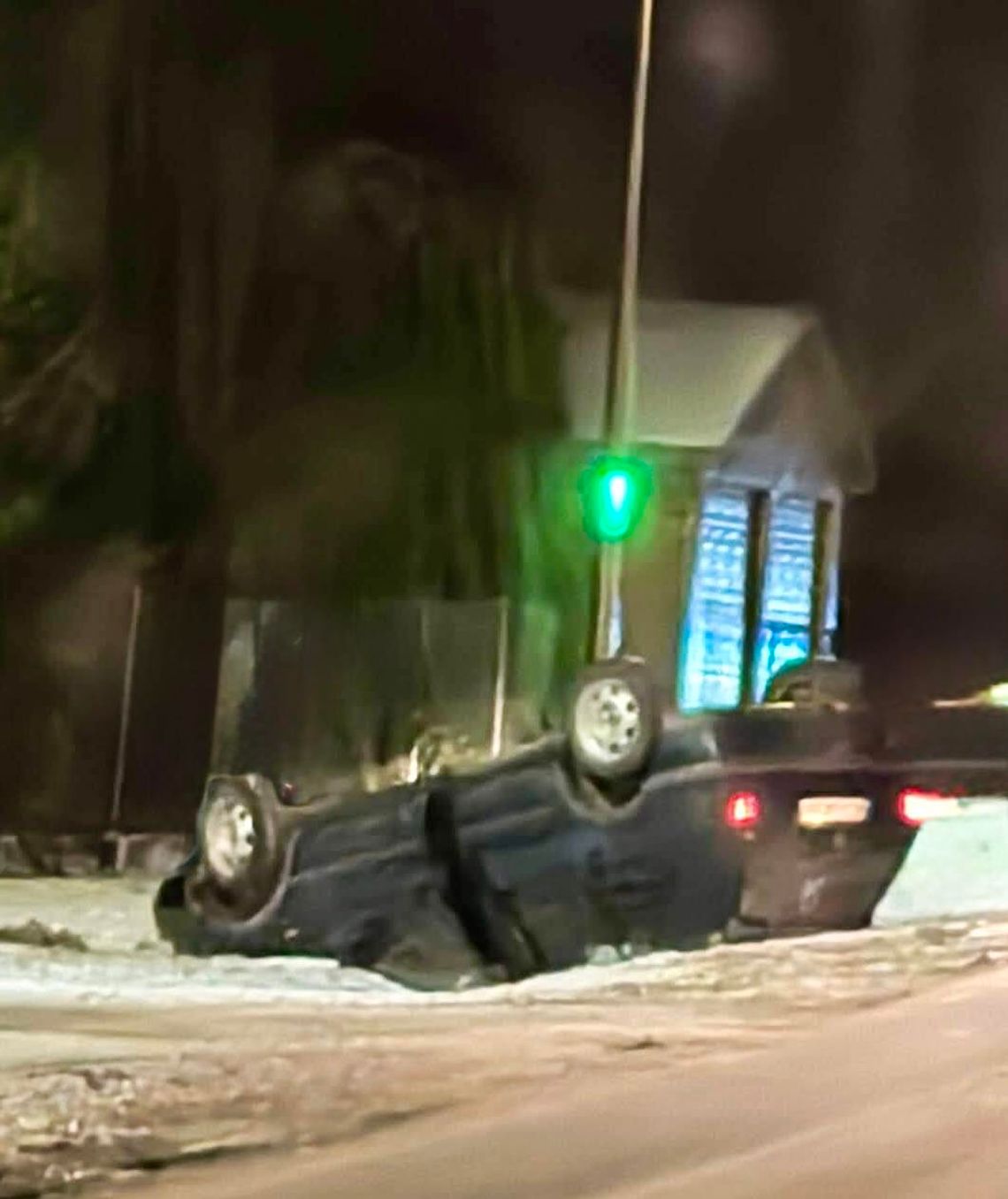 Stracił panowanie nad pojazdem i dachował Stracił panowanie nad pojazdem i dachował