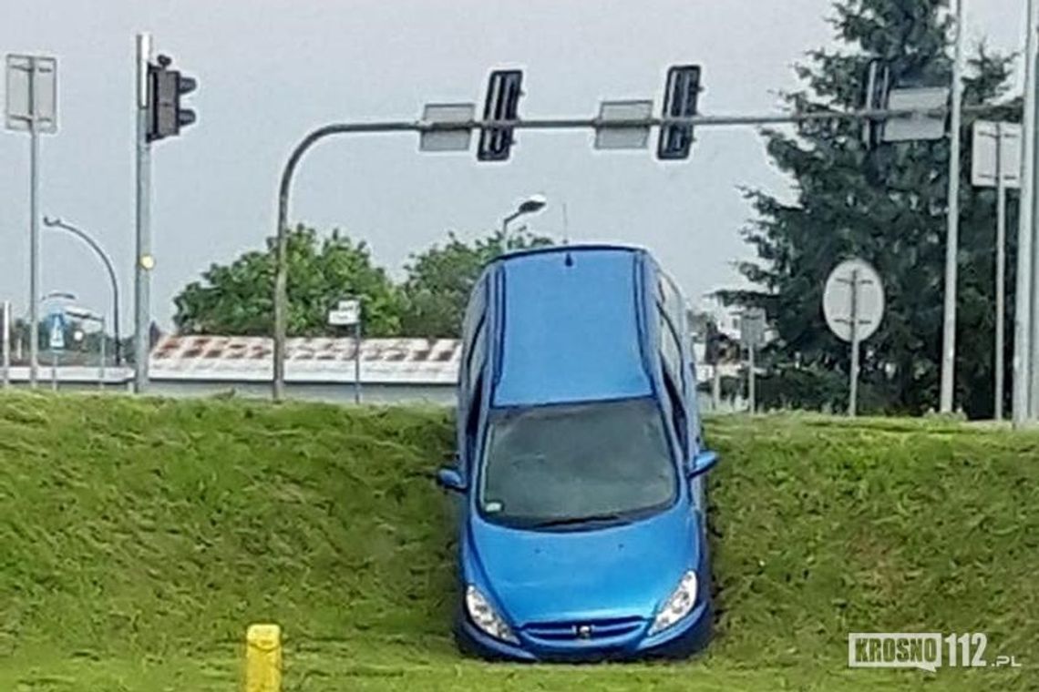 Stracił panowanie nad pojazdem i wjechał do rowu