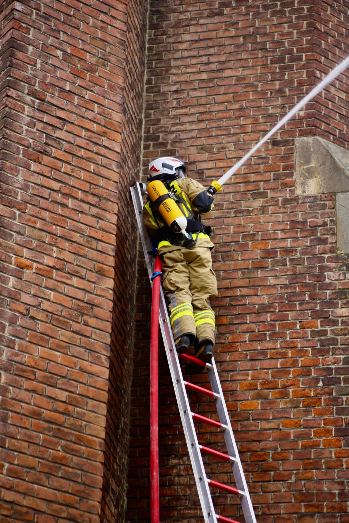 Strażackie ćwiczenia: pożar wieży kościelnej w Krościenku Wyżnym